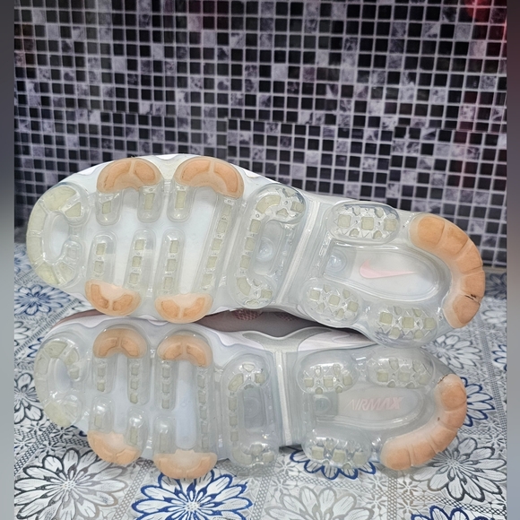 Nike Air Vapormax Plus Bleached Coral  Women's - Picture 7 of 7